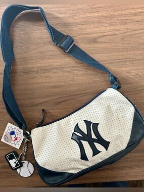 NWT NY Yankees Hobo Handbag